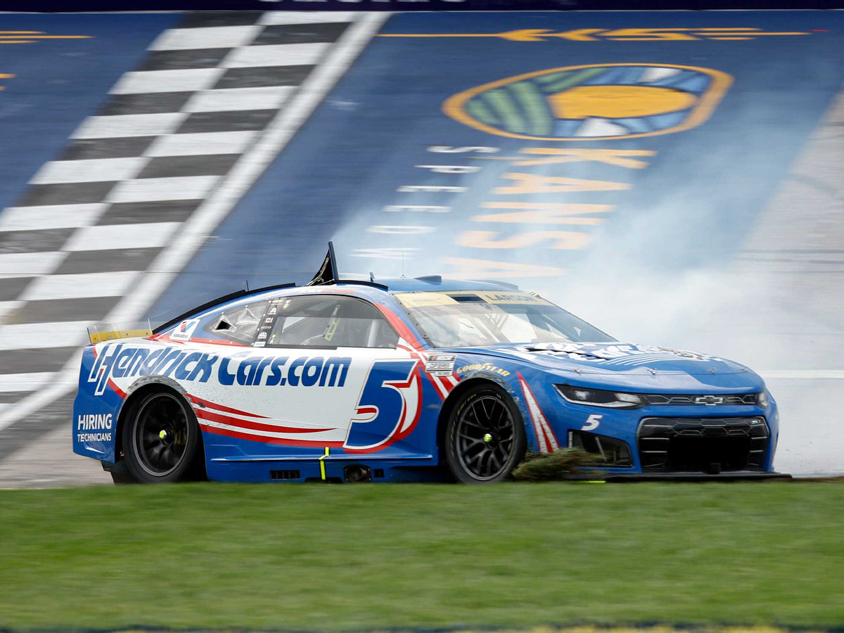 Kyle Larson 2026 - #5 HendrickCars.com (The Hollywood Casino 400 Kansas Speedway Raced Win) - 1:24 ARC Chrome Diecast