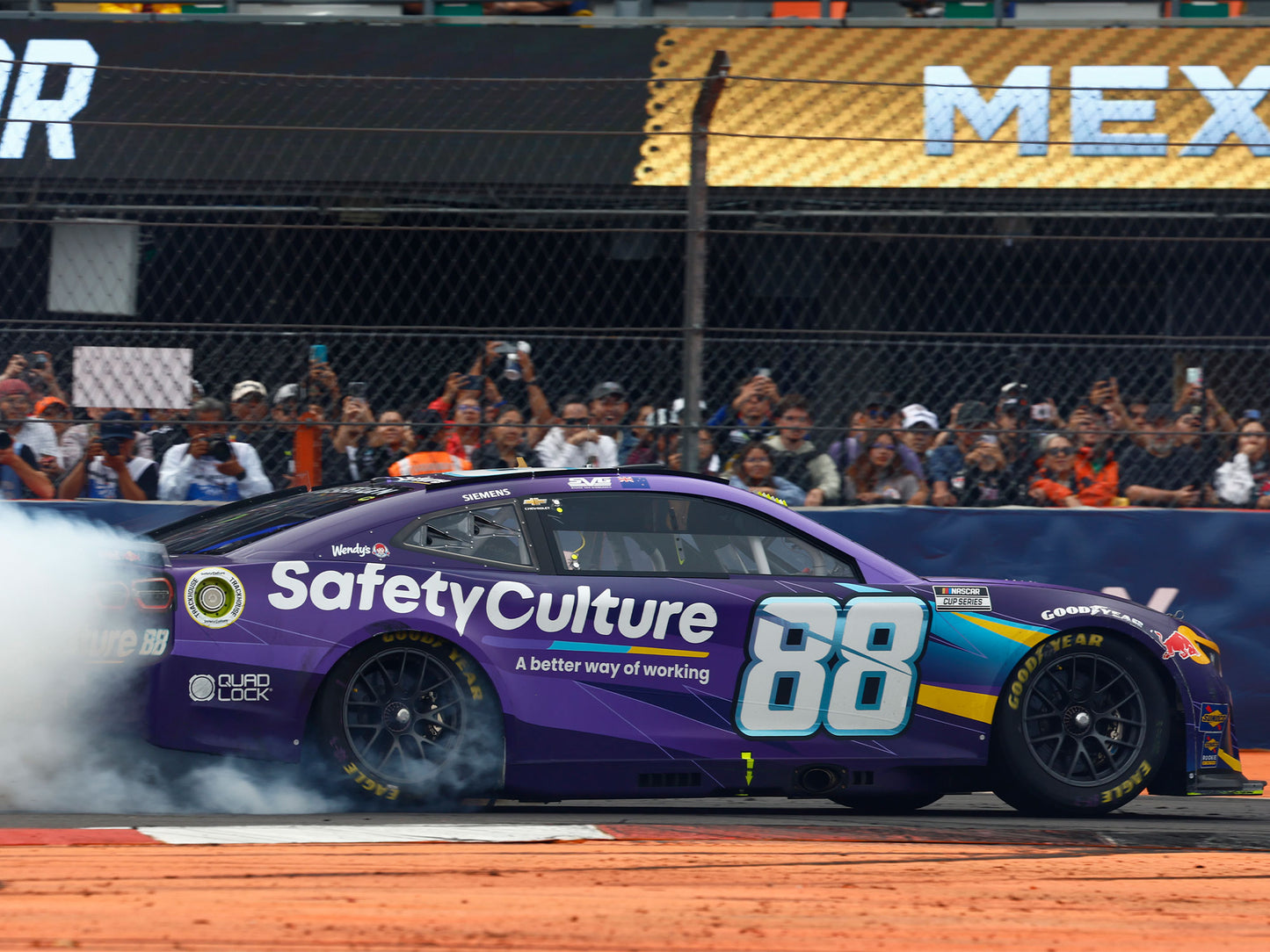 Shane van Gisbergen 2025 - #88 SafetyCulture (Autódromo Hermanos Rodríguez Raced Win) - 1:24 ELITE Diecast