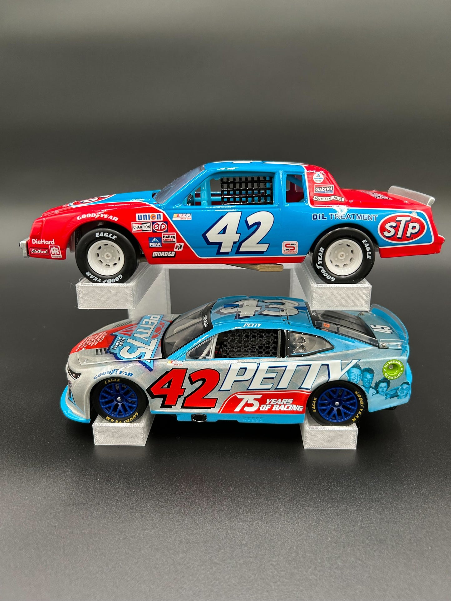 ADHDame #002C - 1/24 Scale - 2-Tier Diecast Stand (Clear)