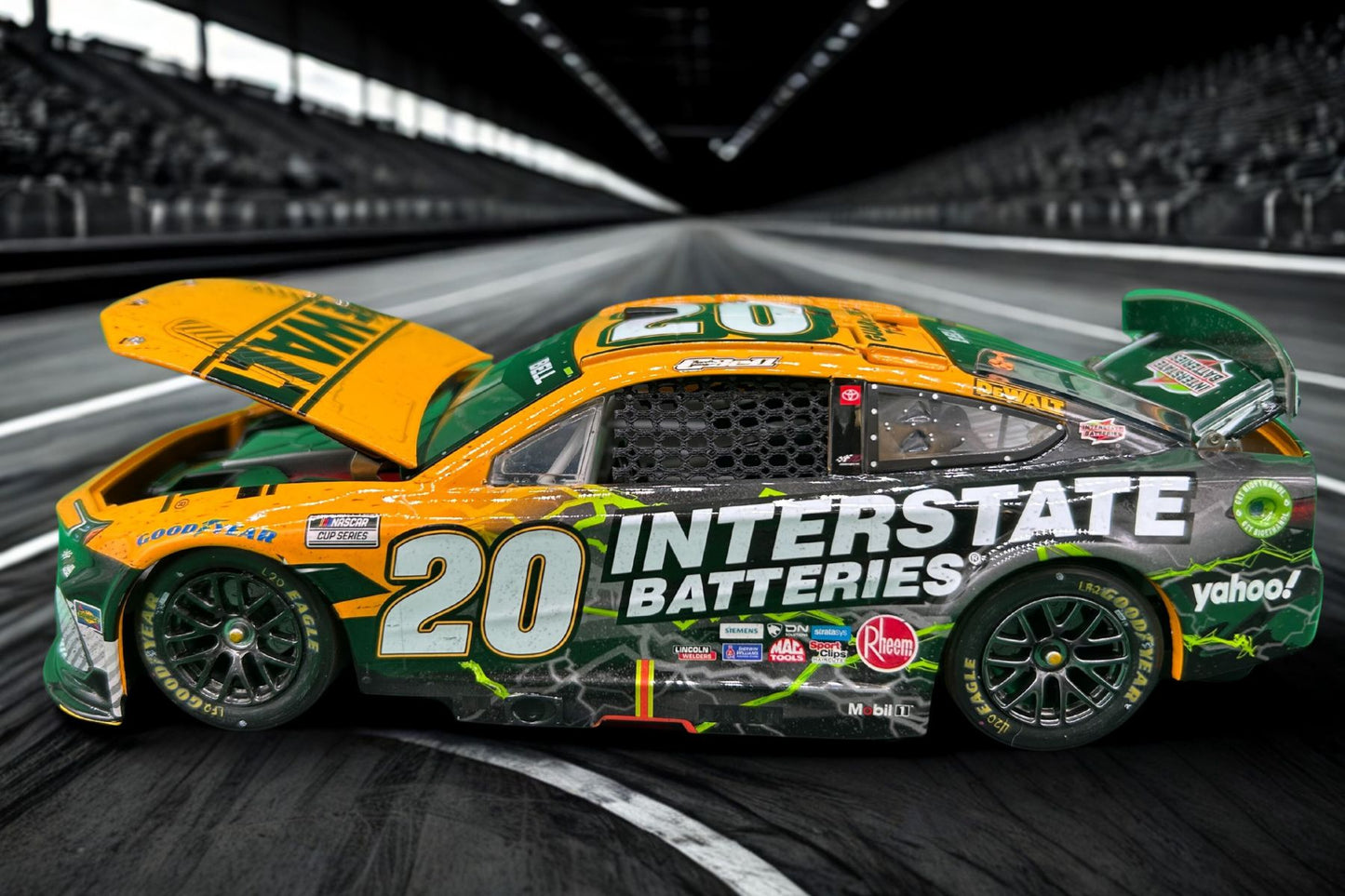 Christopher Bell 2024 - #20 DEWALT / Interstate Batteries (Dayton Raced Win) - 1:24 ELITE Diecast - LRO#02