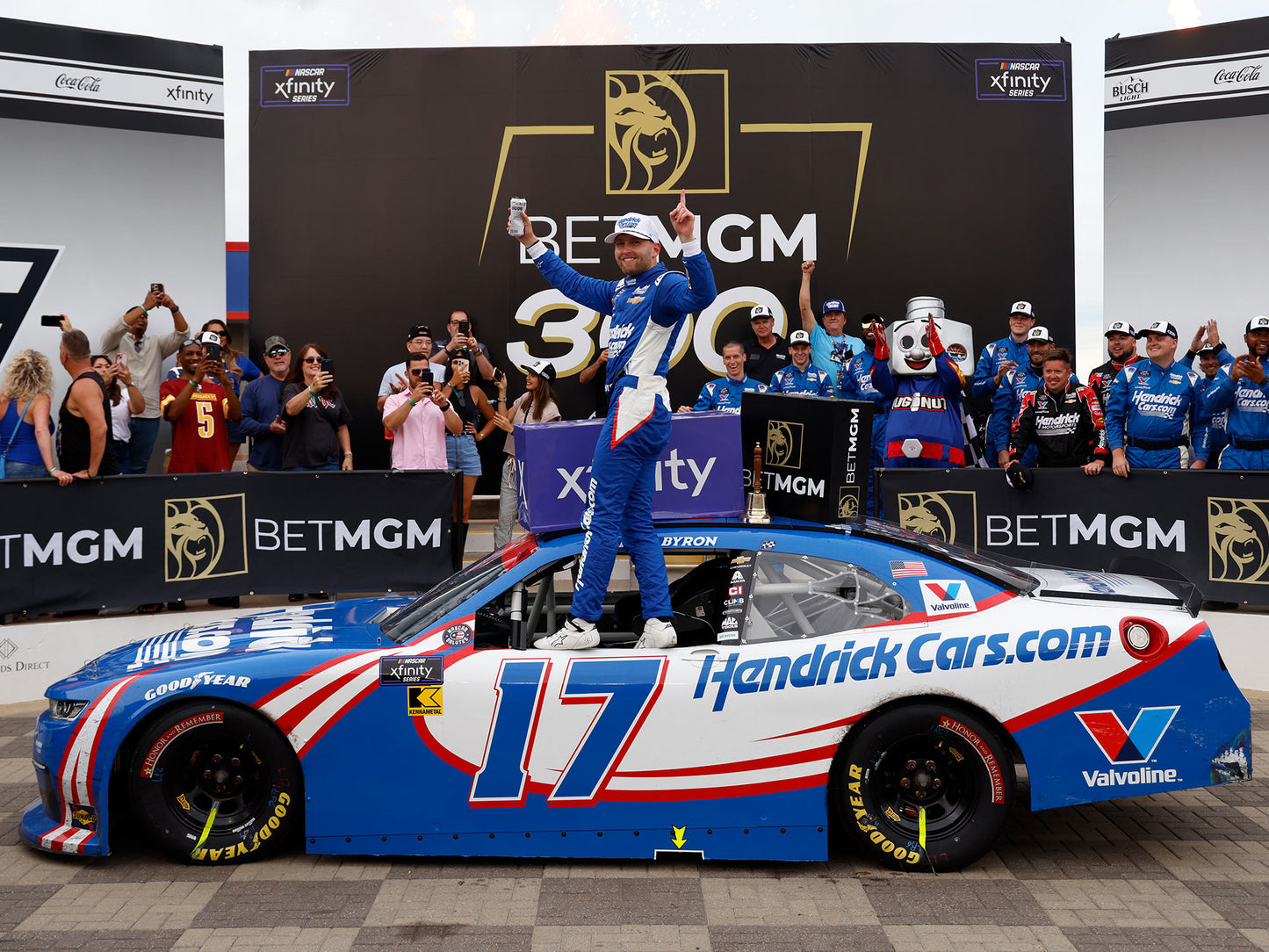 William Byron 2025 - #17 HendrickCars.com (Charlotte Raced Win) - 1:24 ARC Chrome Diecast