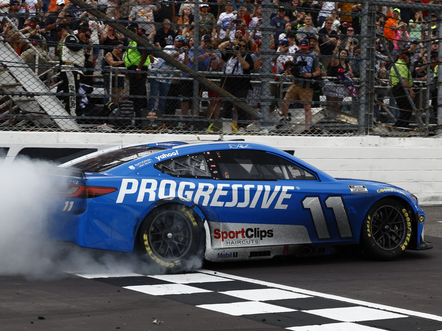 Denny Hamlin 2025 - #11 Progressive (Martinsville Raced Win) - 1:64 ARC Diecast