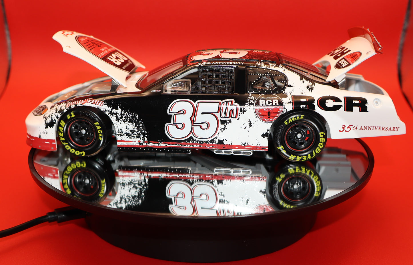 Richard Childress Racing 2004 - #35 RCR - 35th Anniversary - 1:24 ARC Diecast - LRA-SH002