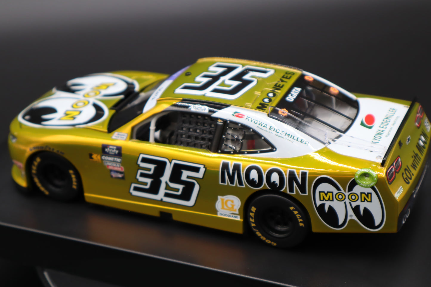 Akinori Ogata 2024 - #35 Mooneyes - 1:24 ARC Chrome Diecast - LRO#32