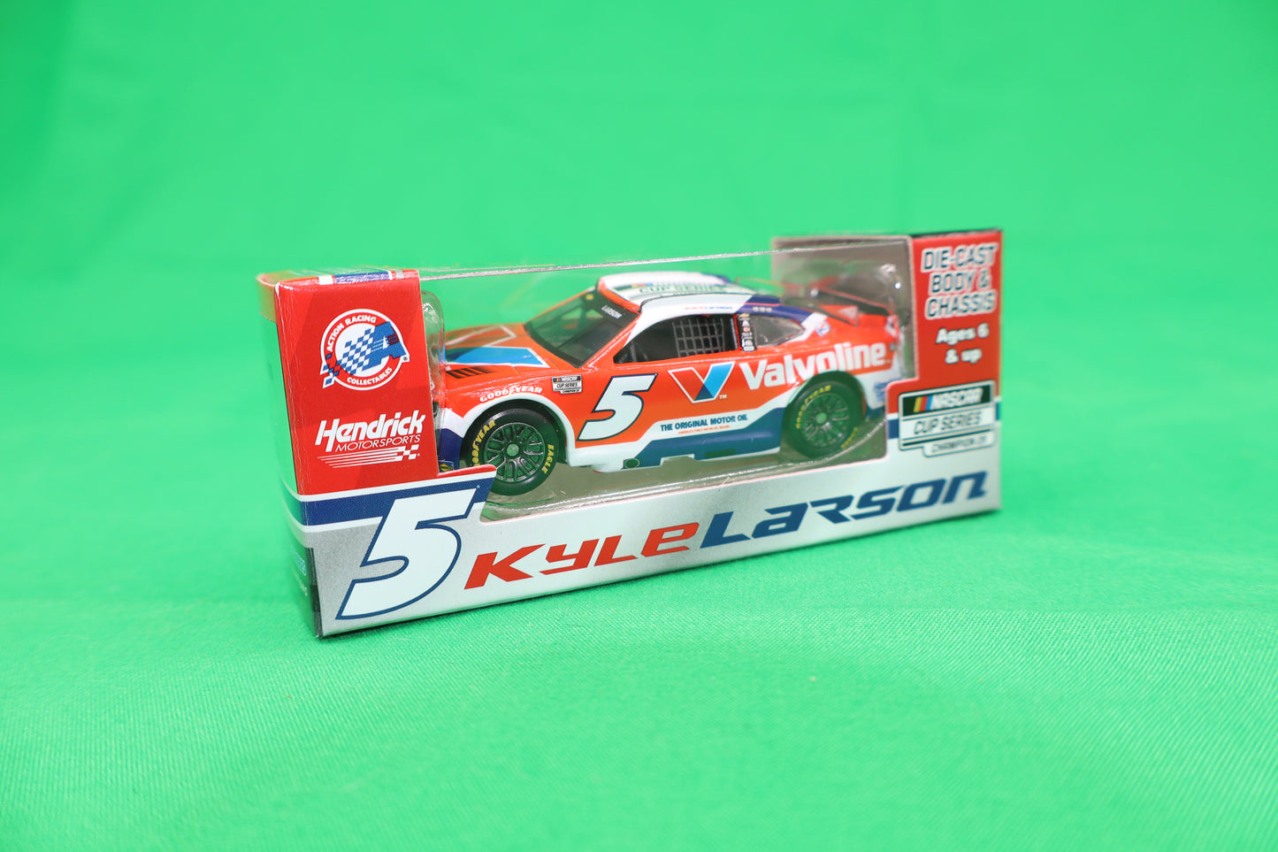 Kyle Larson 2025 - #5 Valvoline Champion - 1:64 ARC Diecast