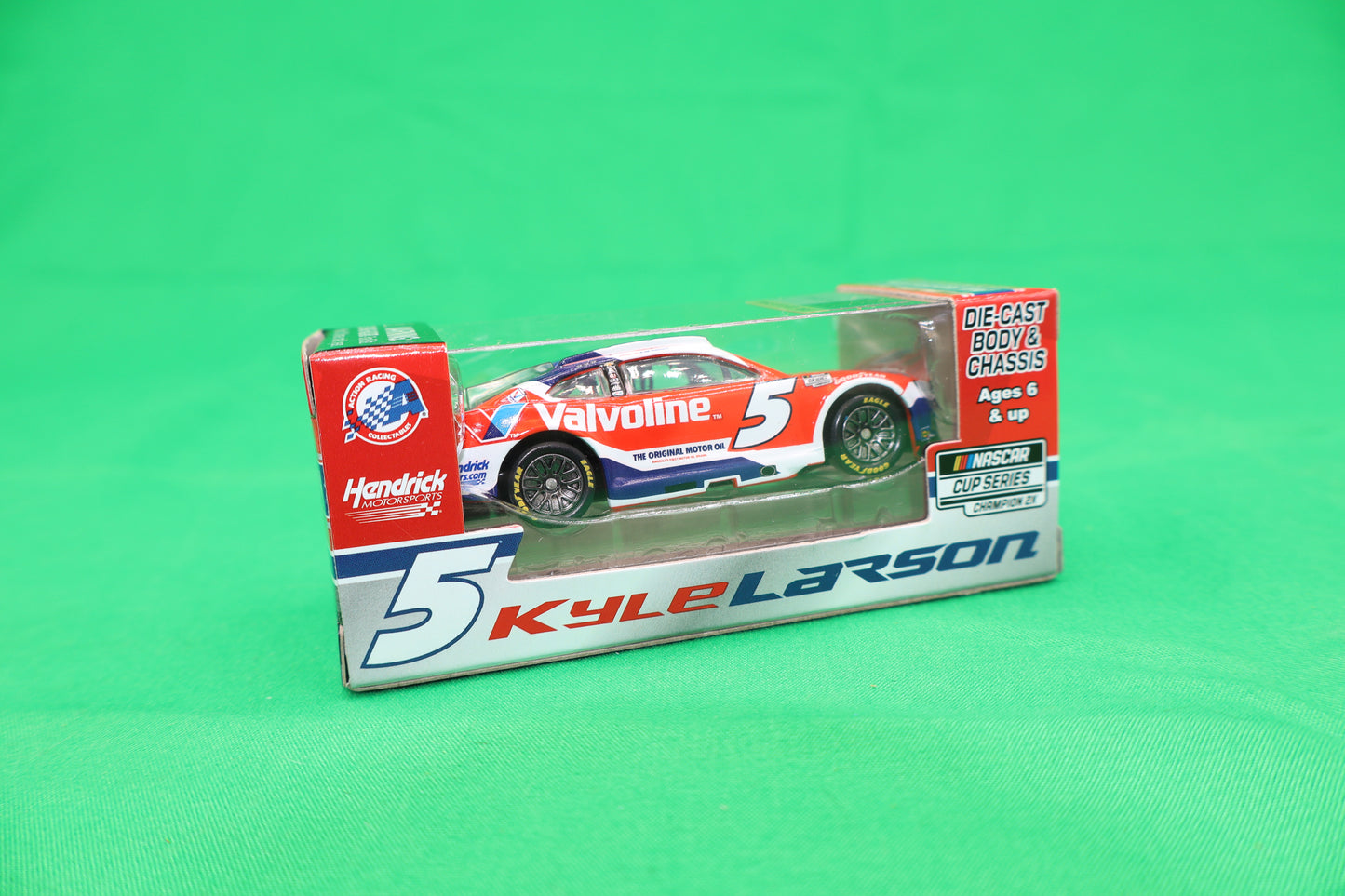 Kyle Larson 2025 - #5 Valvoline Champion - 1:64 ARC Diecast