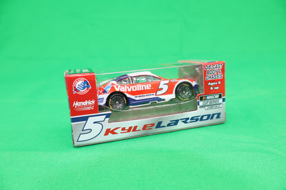 Kyle Larson 2025 - #5 Valvoline Champion - 1:64 ARC Diecast