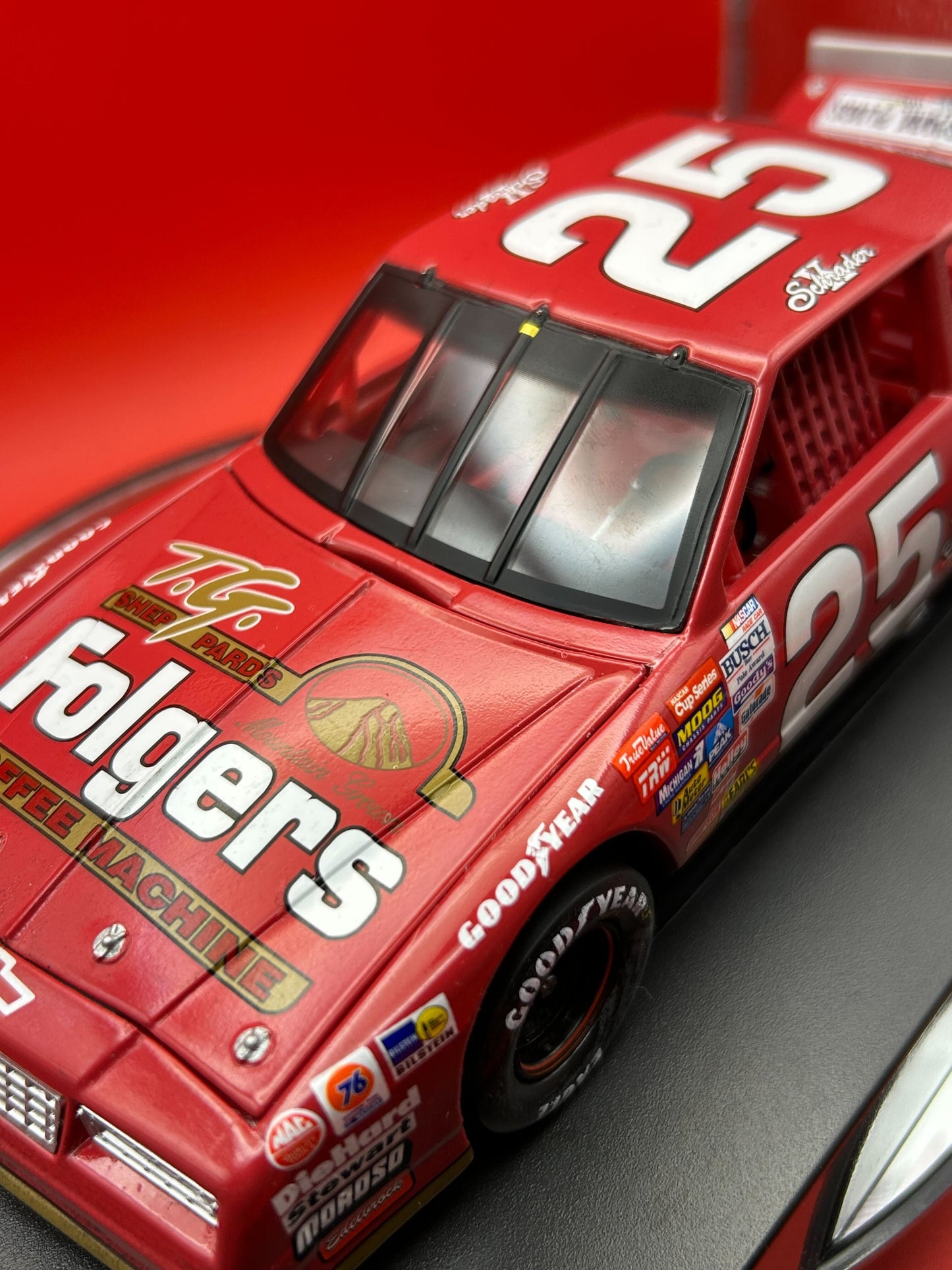 Ken Schrader 1988 - #25 Folgers (Talladega Raced Win) - 1:24 ARC Diecast