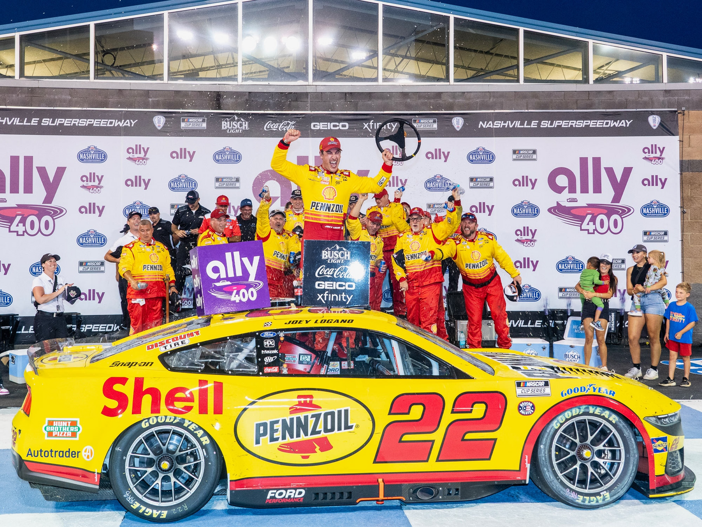 Joey Logano 2024 - #22 Shell-Pennzoil (Nashville Raced Win) - 1:64 ARC Diecast